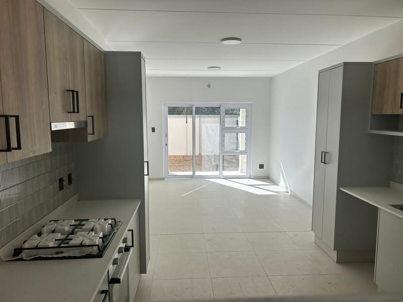 To Let 2 Bedroom Property for Rent in Fourways Gauteng