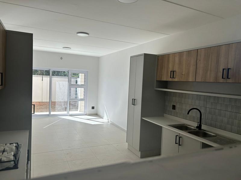To Let 2 Bedroom Property for Rent in Fourways Gauteng