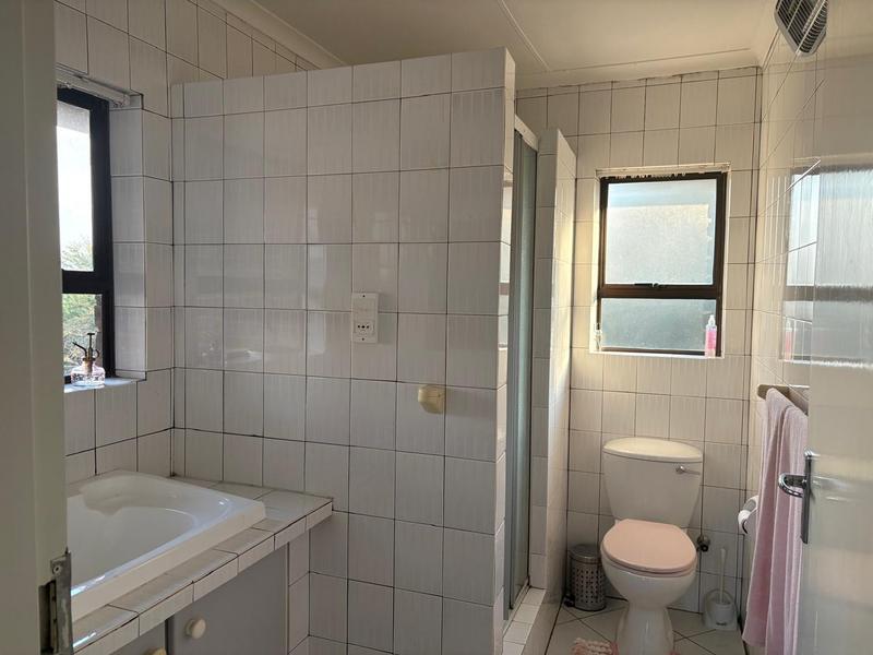 To Let 2 Bedroom Property for Rent in Northcliff Gauteng