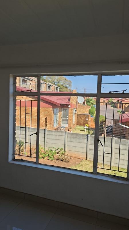 To Let 2 Bedroom Property for Rent in Northcliff Gauteng