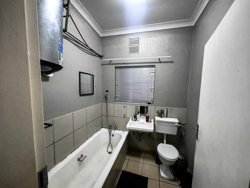 To Let 1 Bedroom Property for Rent in Petersfield Gauteng