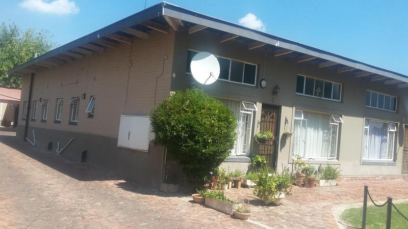 To Let 1 Bedroom Property for Rent in Petersfield Gauteng