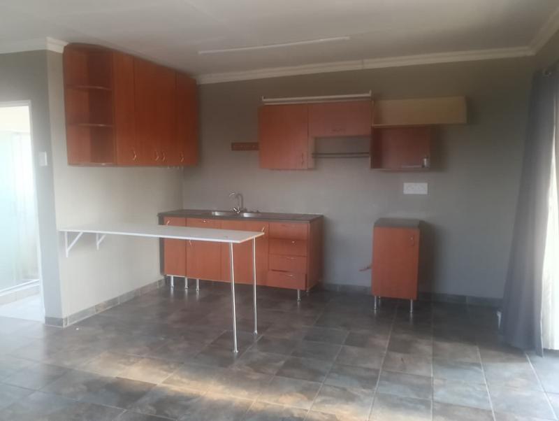 To Let 2 Bedroom Property for Rent in Petersfield Gauteng