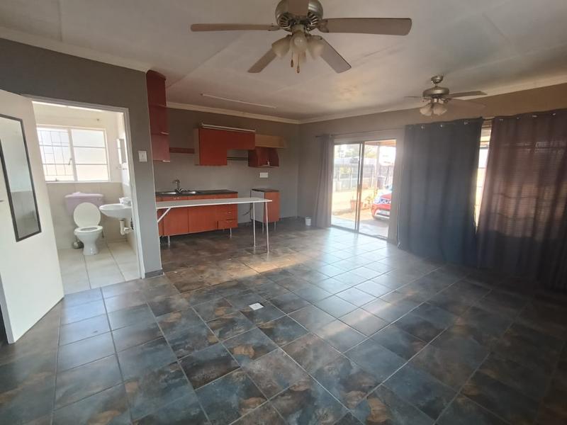 To Let 2 Bedroom Property for Rent in Petersfield Gauteng