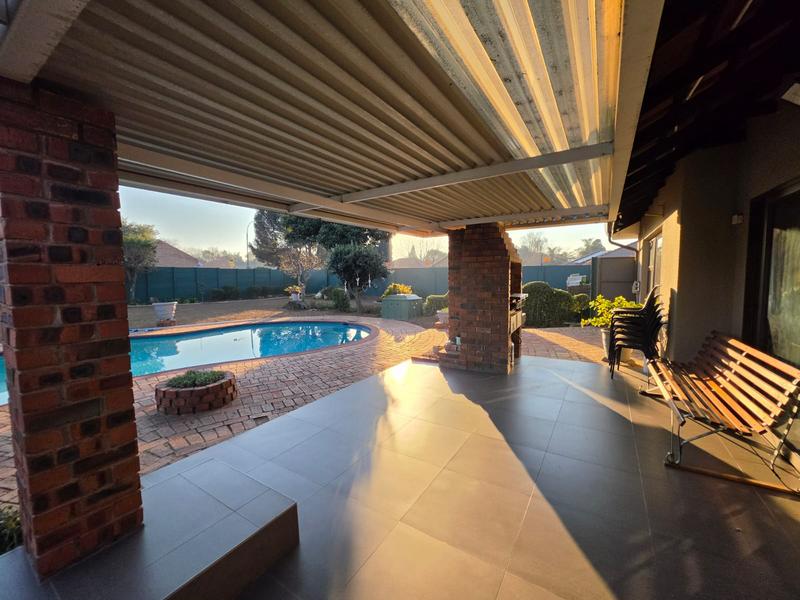 4 Bedroom Property for Sale in Brackenhurst Gauteng