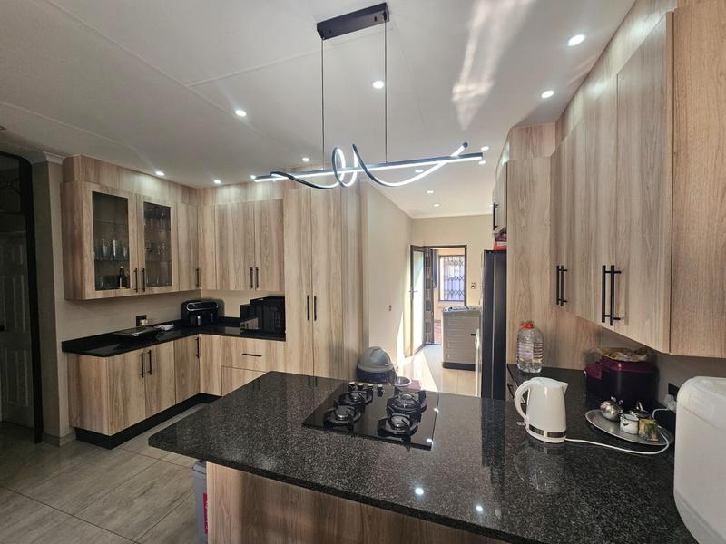 4 Bedroom Property for Sale in Brackenhurst Gauteng