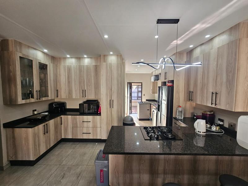 4 Bedroom Property for Sale in Brackenhurst Gauteng
