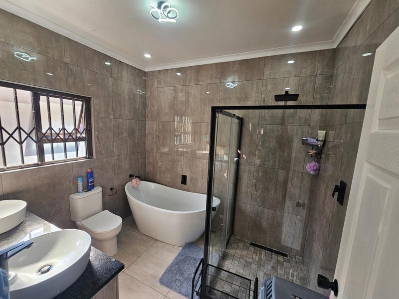4 Bedroom Property for Sale in Brackenhurst Gauteng