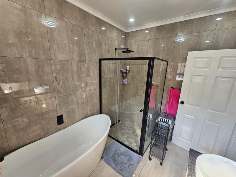 4 Bedroom Property for Sale in Brackenhurst Gauteng