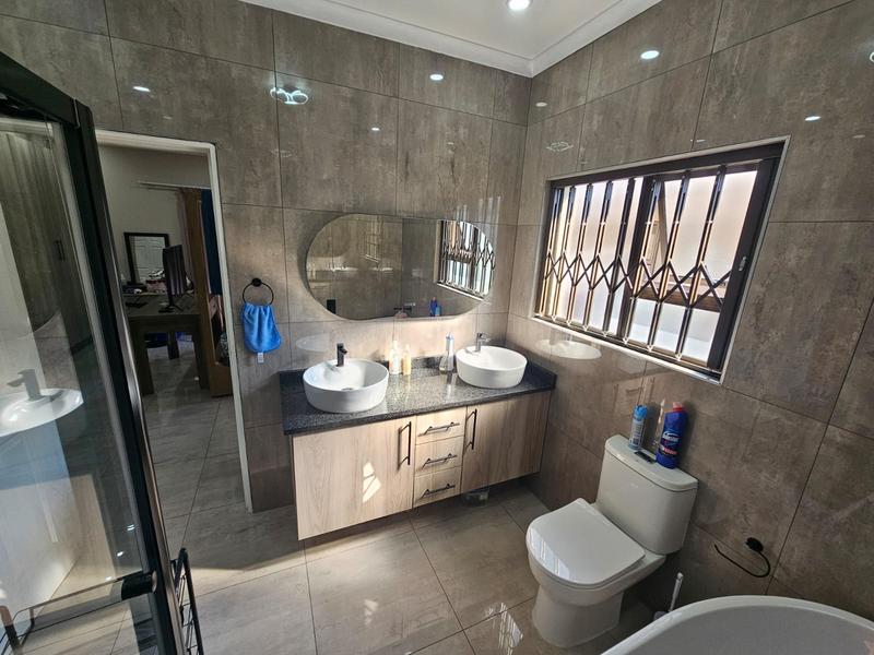 4 Bedroom Property for Sale in Brackenhurst Gauteng