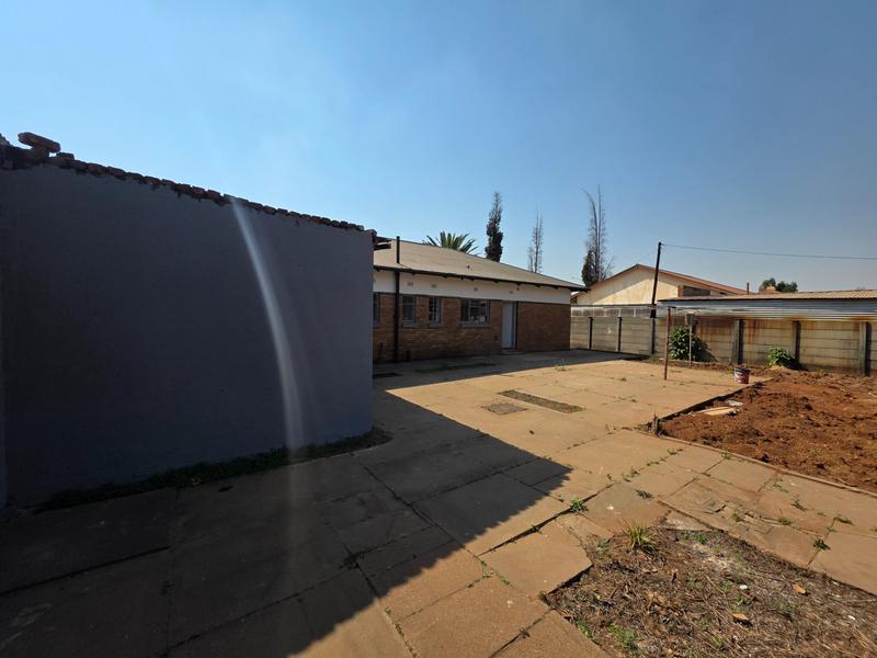 4 Bedroom Property for Sale in Clayville East Gauteng
