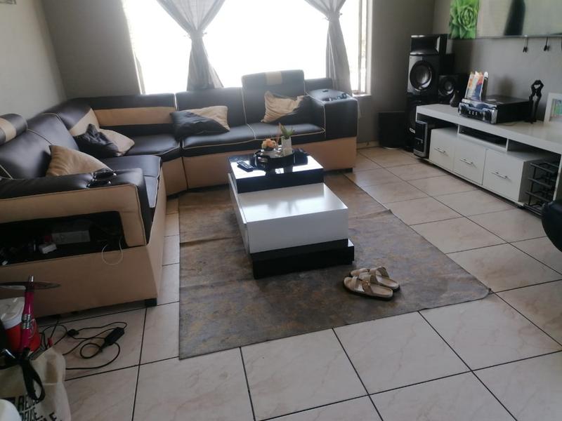 To Let 1 Bedroom Property for Rent in Primrose Gauteng