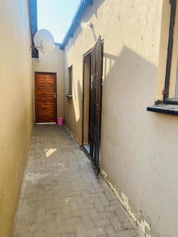 To Let 1 Bedroom Property for Rent in Protea Glen Gauteng