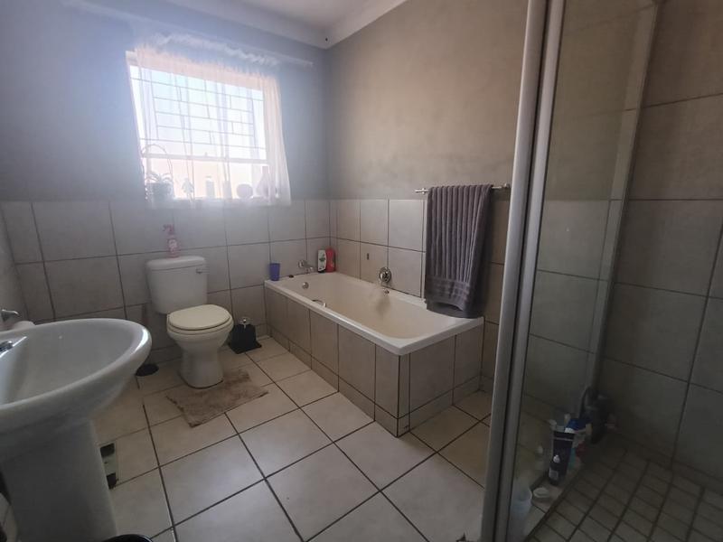 3 Bedroom Property for Sale in Strubenvale Gauteng