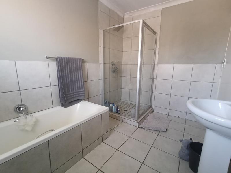 3 Bedroom Property for Sale in Strubenvale Gauteng