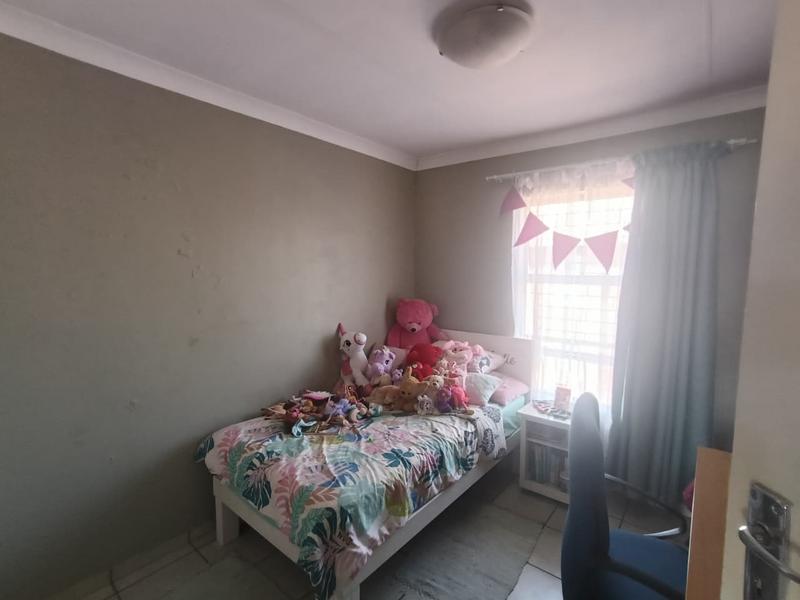 3 Bedroom Property for Sale in Strubenvale Gauteng