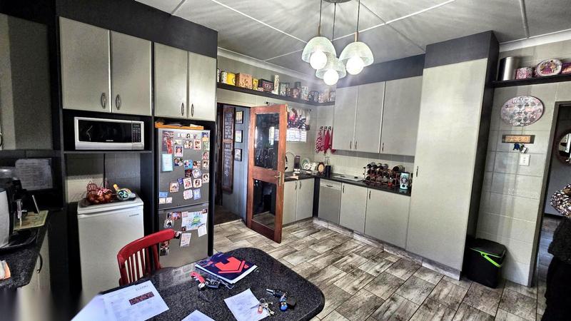 5 Bedroom Property for Sale in Cinderella Gauteng