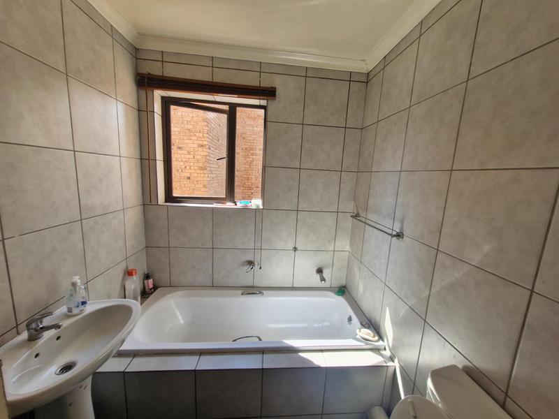 3 Bedroom Property for Sale in Klippoortje Gauteng