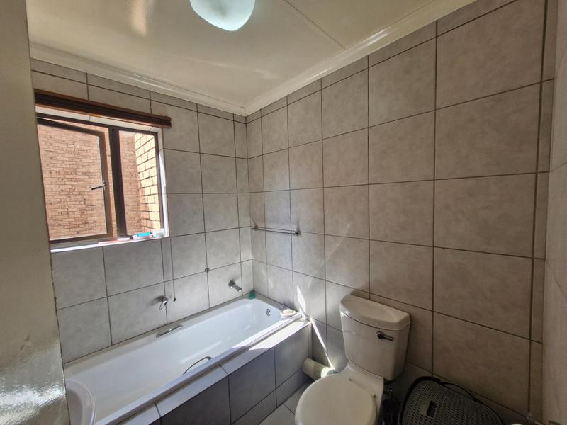 3 Bedroom Property for Sale in Klippoortje Gauteng