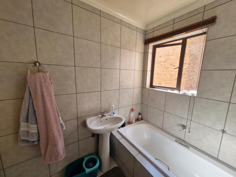 3 Bedroom Property for Sale in Klippoortje Gauteng