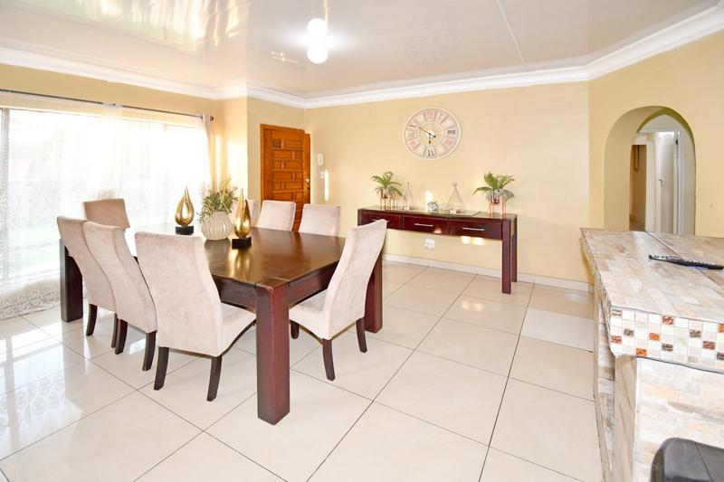 To Let 4 Bedroom Property for Rent in Birchleigh Gauteng
