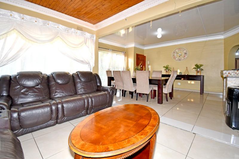 To Let 4 Bedroom Property for Rent in Birchleigh Gauteng