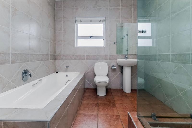 5 Bedroom Property for Sale in Dainfern Golf Estate Gauteng