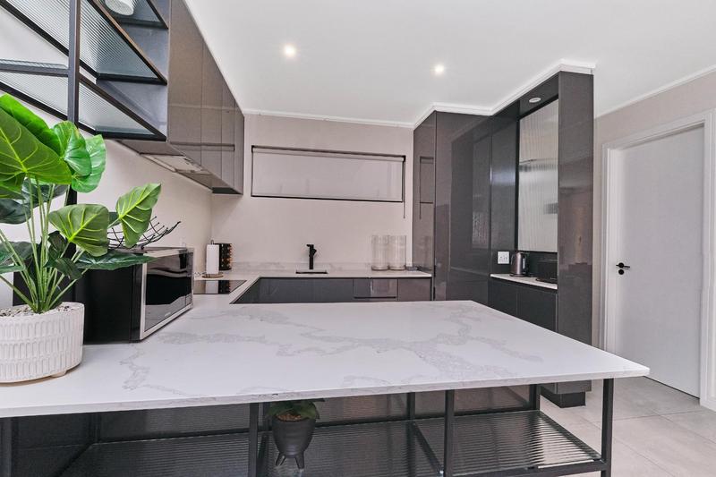1 Bedroom Property for Sale in Hyde Park Gauteng