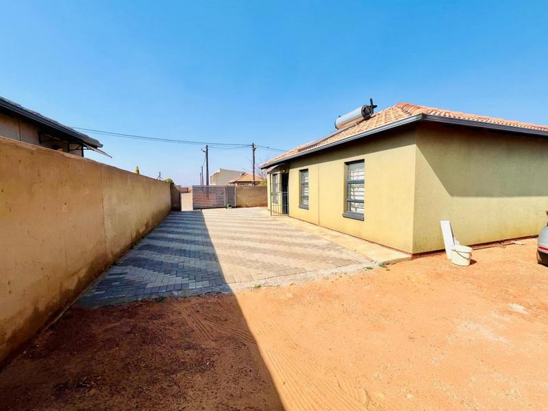 To Let 3 Bedroom Property for Rent in Protea Glen Gauteng