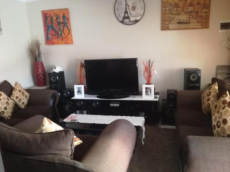 2 Bedroom Property for Sale in Fleurhof Gauteng
