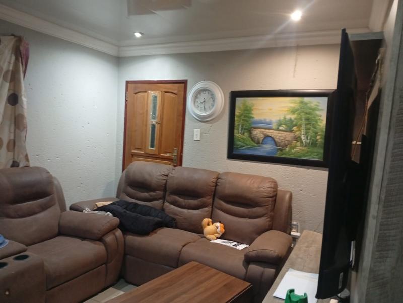 2 Bedroom Property for Sale in Soshanguve A Gauteng