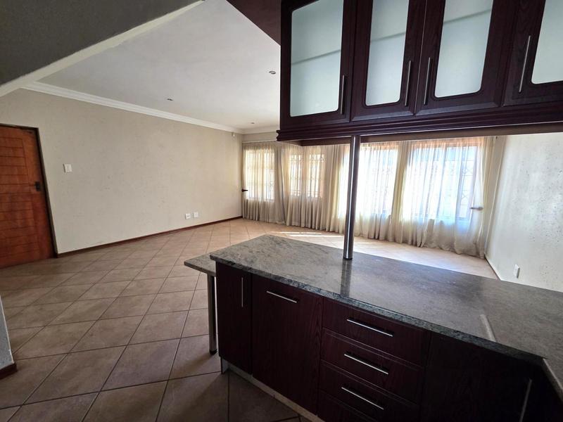 3 Bedroom Property for Sale in Bronberg Gauteng