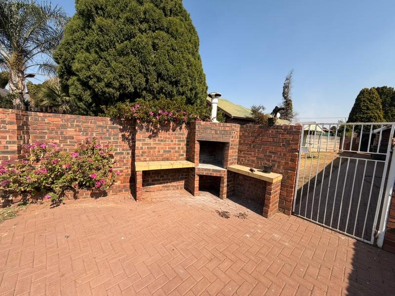 4 Bedroom Property for Sale in Edelweiss Gauteng