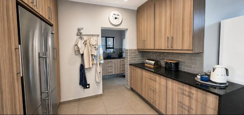 To Let 5 Bedroom Property for Rent in Waterkloof Ridge Gauteng