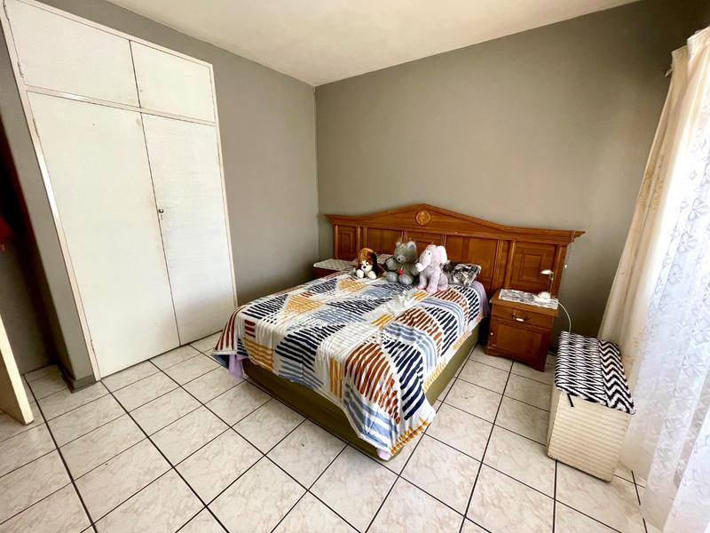 2 Bedroom Property for Sale in Kenmare Gauteng