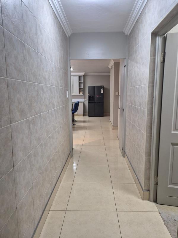 To Let 5 Bedroom Property for Rent in Eldoglen Gauteng