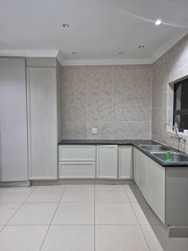 5 Bedroom Property for Sale in Eldoglen Gauteng