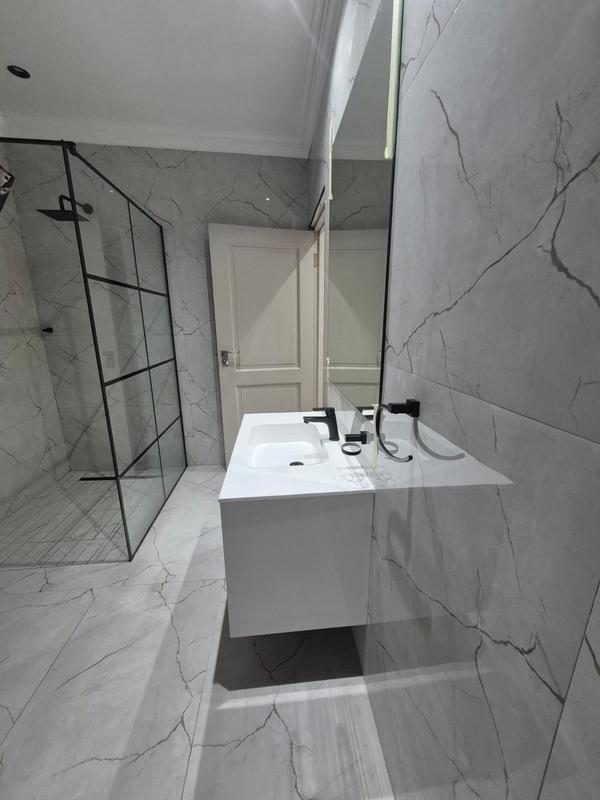 5 Bedroom Property for Sale in Eldoglen Gauteng