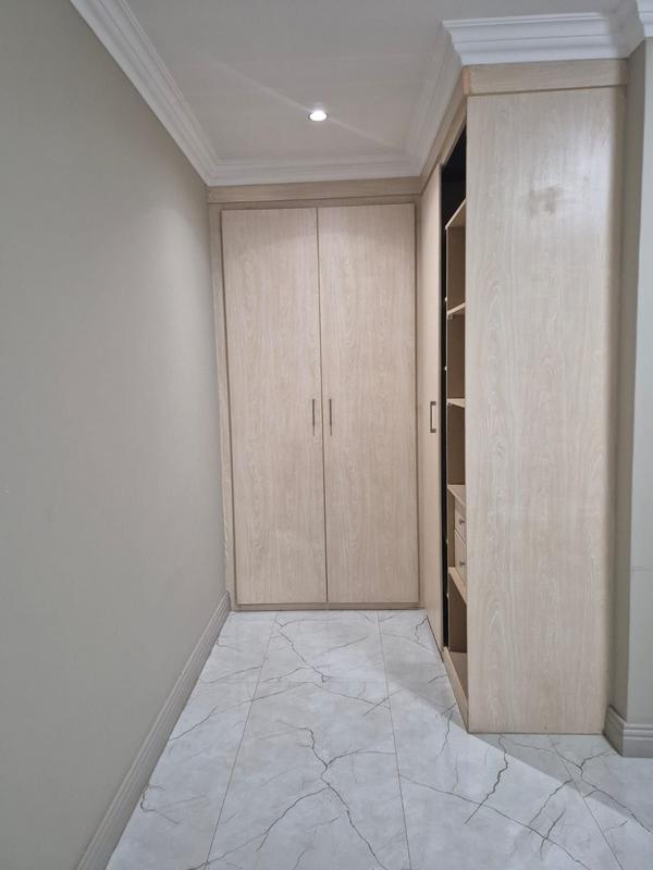5 Bedroom Property for Sale in Eldoglen Gauteng