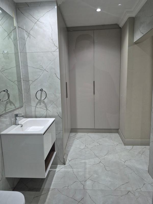 5 Bedroom Property for Sale in Eldoglen Gauteng