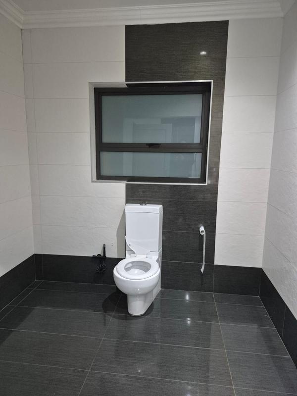 5 Bedroom Property for Sale in Eldoglen Gauteng