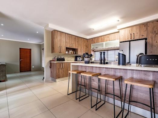 4 Bedroom Property for Sale in Brackenhurst Gauteng