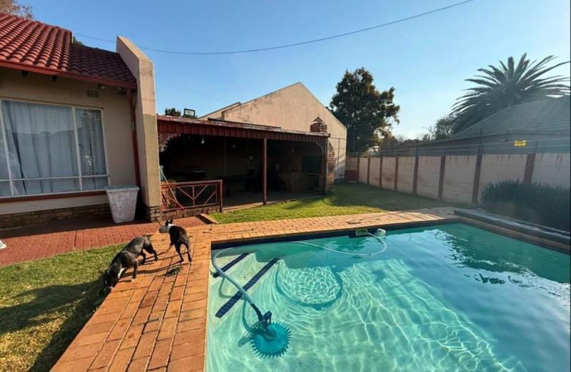 4 Bedroom Property for Sale in Verwoerdpark Gauteng