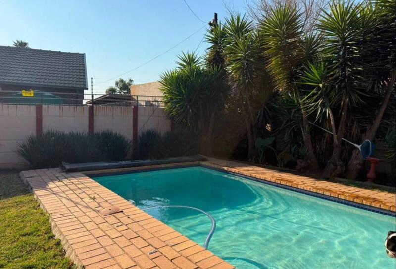 4 Bedroom Property for Sale in Verwoerdpark Gauteng
