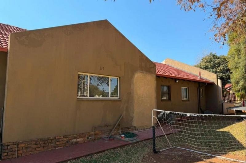 4 Bedroom Property for Sale in Verwoerdpark Gauteng