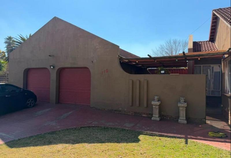 4 Bedroom Property for Sale in Verwoerdpark Gauteng