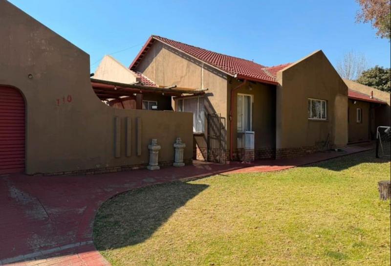 4 Bedroom Property for Sale in Verwoerdpark Gauteng