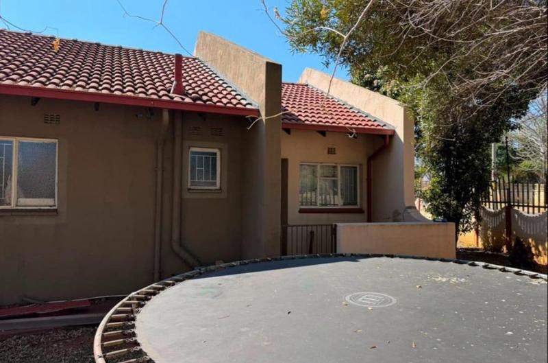 4 Bedroom Property for Sale in Verwoerdpark Gauteng