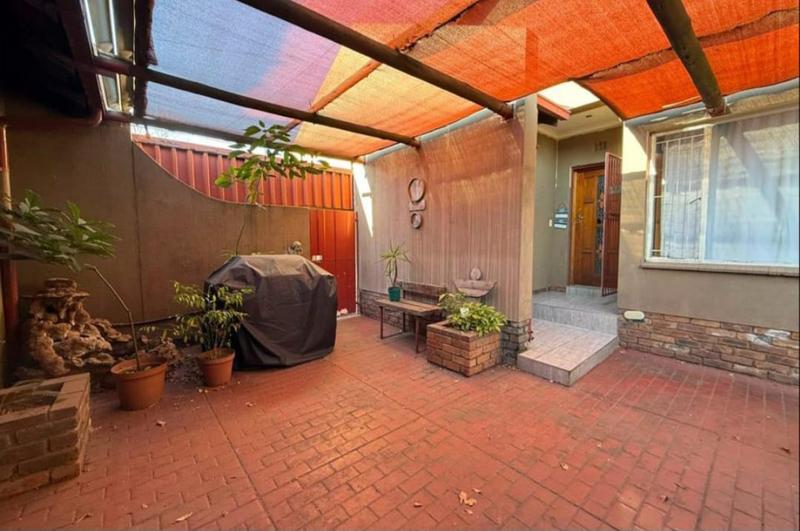 4 Bedroom Property for Sale in Verwoerdpark Gauteng