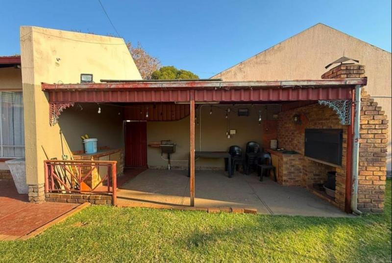 4 Bedroom Property for Sale in Verwoerdpark Gauteng